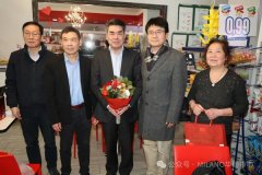 郑东立代总领事登门向老侨领“拜年”